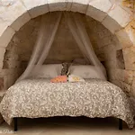 Il Mandorlo Poeta Ostuni