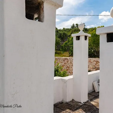 Il Mandorlo Poeta Ostuni