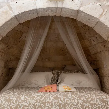 Il Mandorlo Poeta * Ostuni
