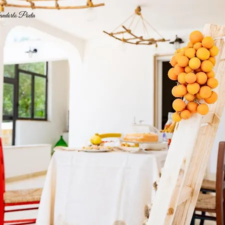 Il Mandorlo Poeta Bed & Breakfast