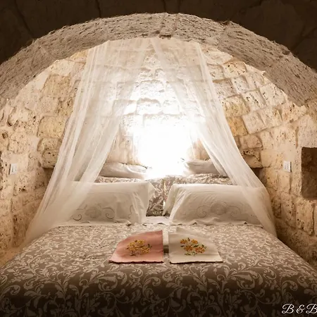 Il Mandorlo Poeta Ostuni