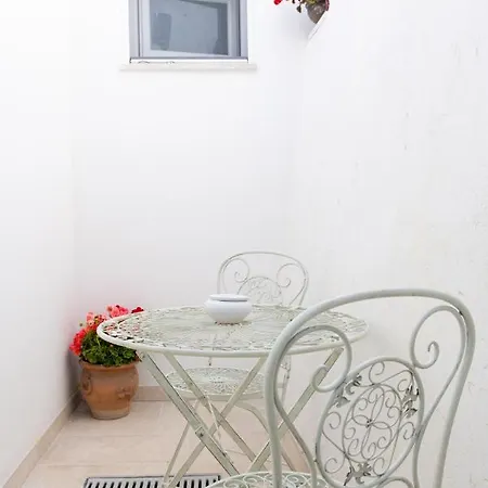 Il Mandorlo Poeta Bed & Breakfast